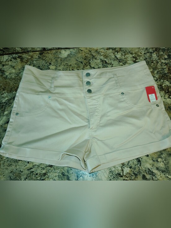 Xhilaration Pants - Nwt 16 Women's Xhilaration Blush High-Rise Triple-Button Denim Shorts